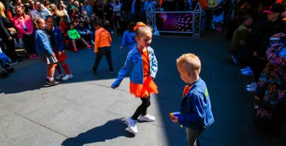 Koningsdag is een feest voor jong en oud. In Helmond zijn kinderen van harte welkom! Foto: Koningsfeesten Helmond © De Vaste Clique